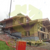 LA CLUSAZ chrobak domy drewniane styl alpejski konstrukcja drewniana
