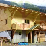 les Contamines domy drewniane chrobak styl alpejski konstrukcja grewniana.