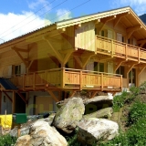 les Contamines domy drewniane chrobak styl alpejski konstrukcja grewniana.